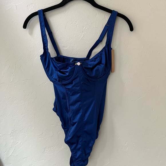 💙SKIMS STRETCH SATIN BODYSUIT IN NEPTUNE M - Picture 5 of 6